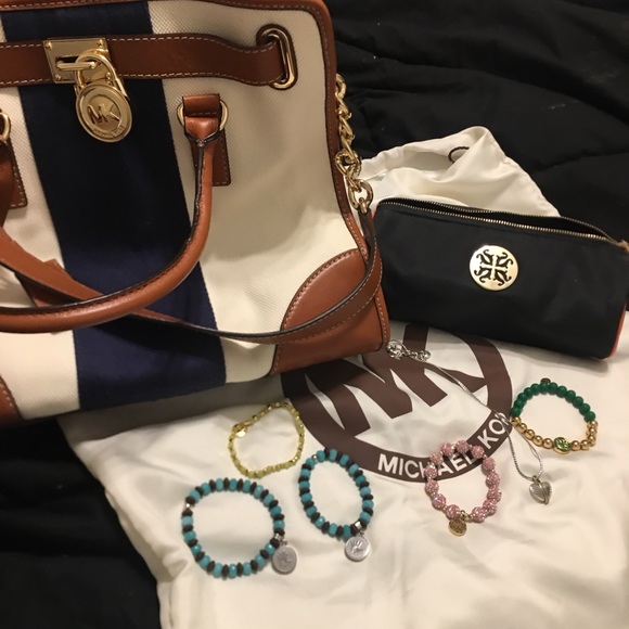 Micheal Kors purse and bracelets and bag - Picture 7 of 8